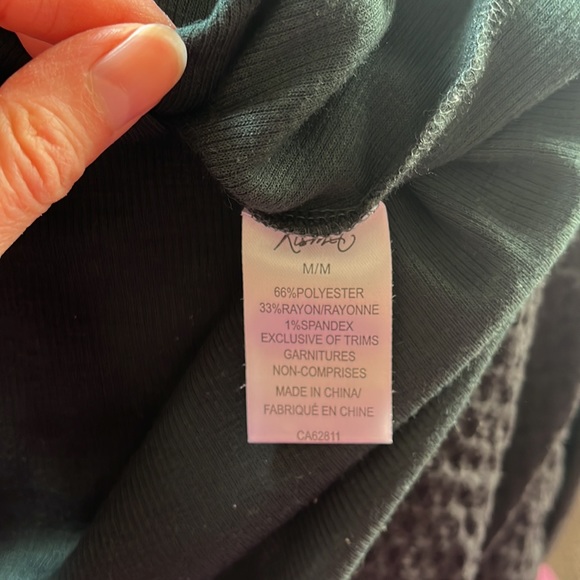 Hunter green top with lace trim - Picture 5 of 7